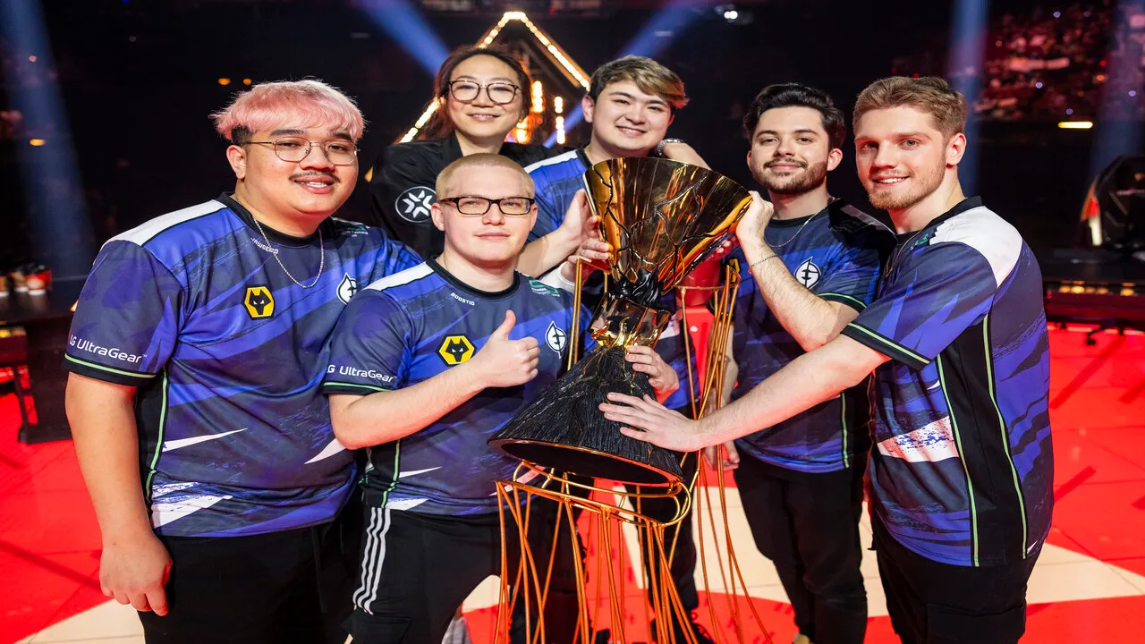 Evil Geniuses после победы на VALORANT Champions 2023. Фото: Colin Young-Wolff / Riot Games