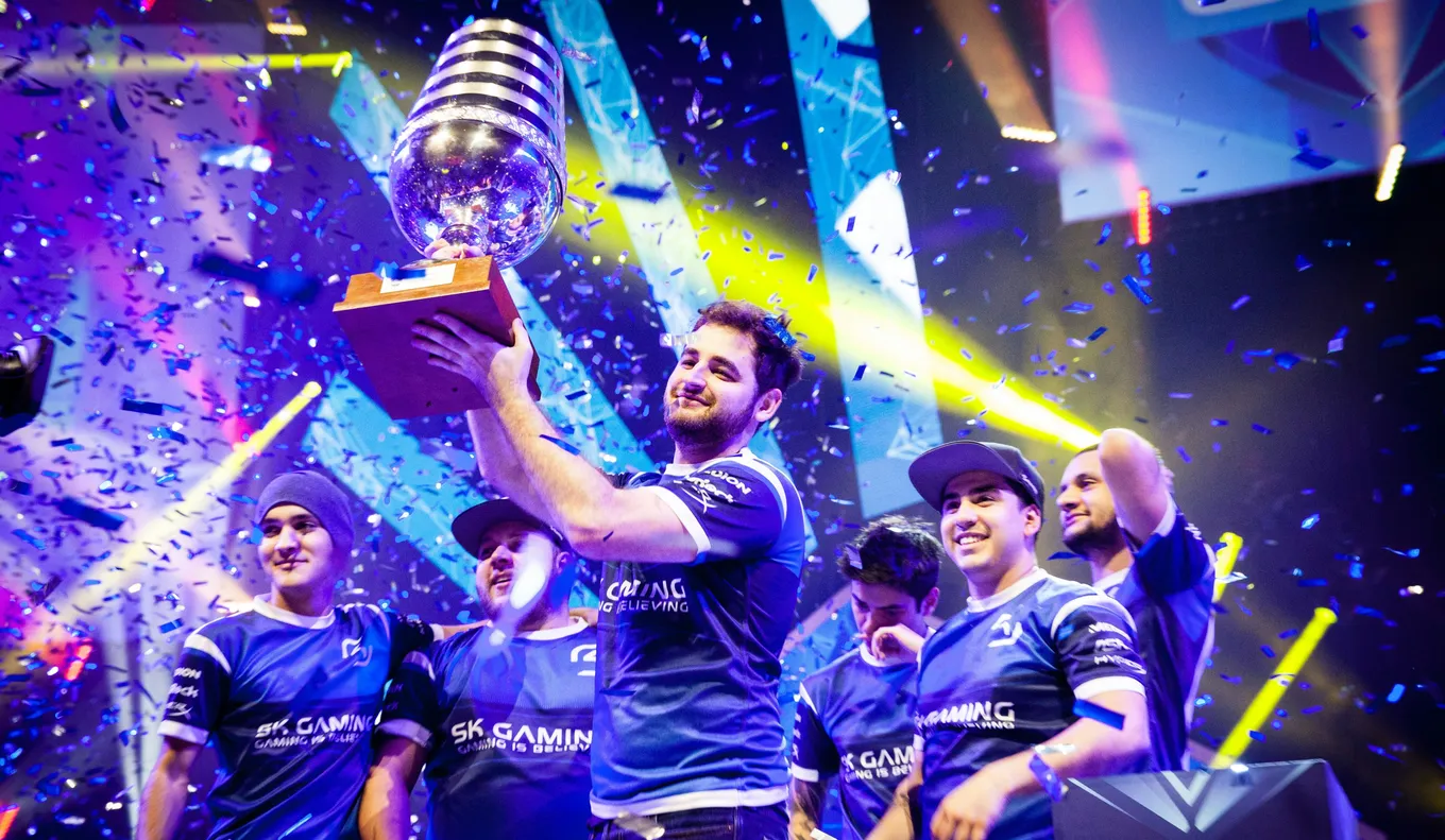 Перед вторым мейджором бразильская пятёрка сменила тег Luminosity Gaming на SK Gaming, перейдя в немецкую организацию 1 июля 2016 года после затяжного контрактного спора