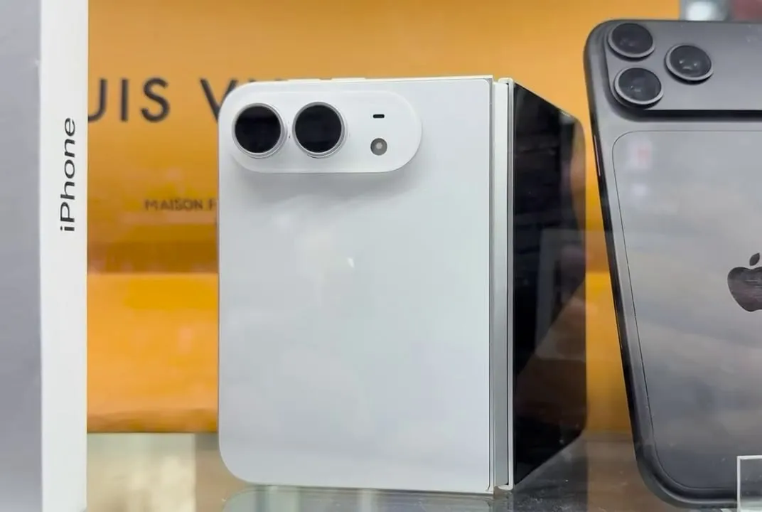 В Москве появился складной iPhone Duo за 600 тысяч рублей
