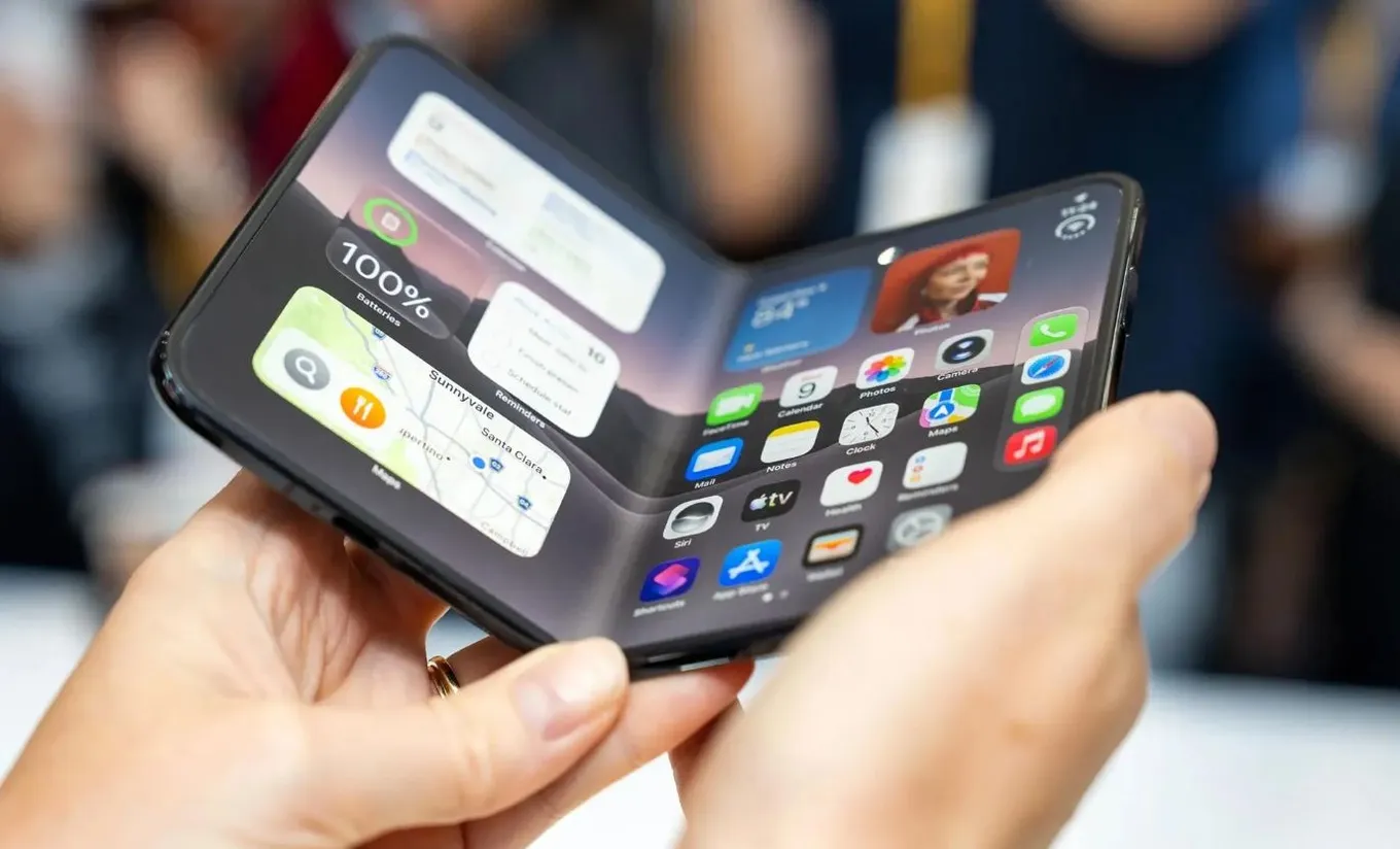 Главная особенность iPhone Duo – почти незаметная складка на внутреннем экране