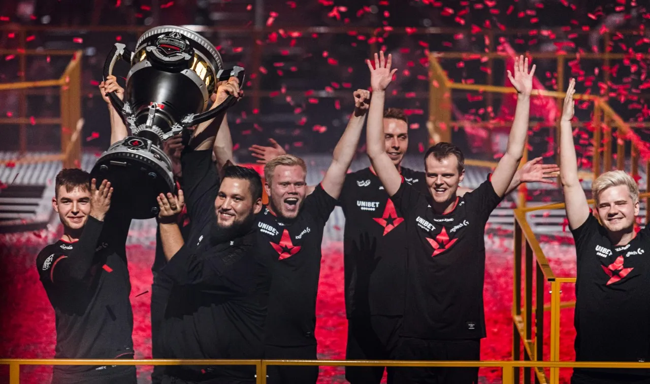 В 2018 году все пять игроков Astralis вошли в рейтинг 20 лучших киберспортсменов года по версии HLTV
