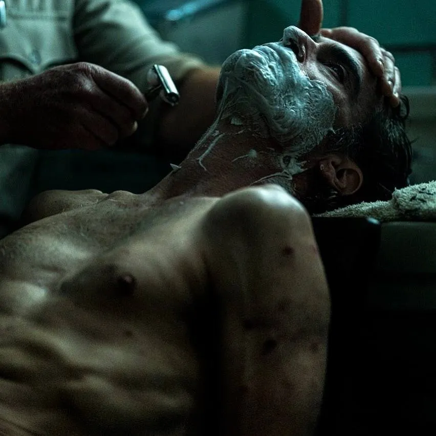 Хоакин Феникс на первом кадре из фильма «Джокер 2»