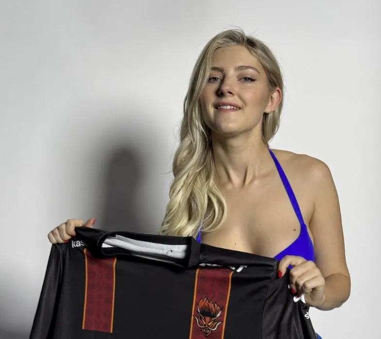Sangal Esports и Ева Элфи
