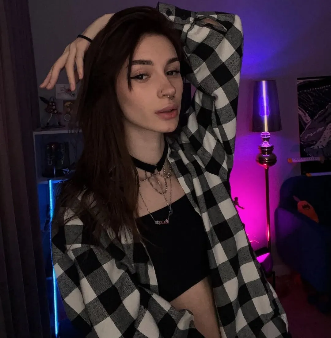 Nelyaray – популярная стримерша на Twitch