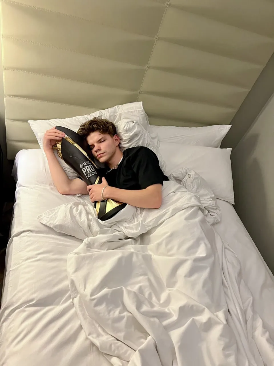 Siuhy с кубком ESL Pro League Season 18