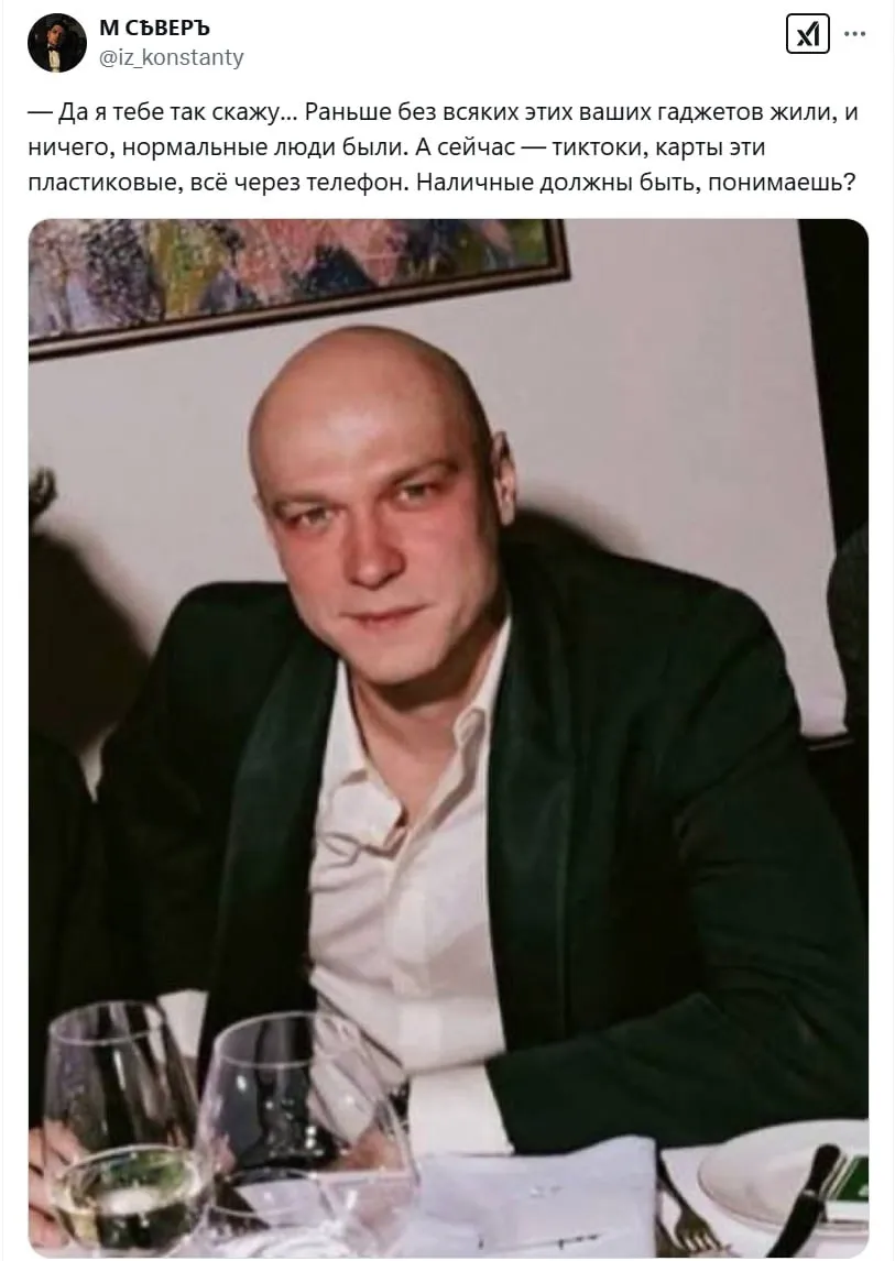 Мем с Юрой Борисовым за столом
