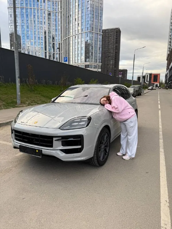 Sindi и Porsche Cayenne