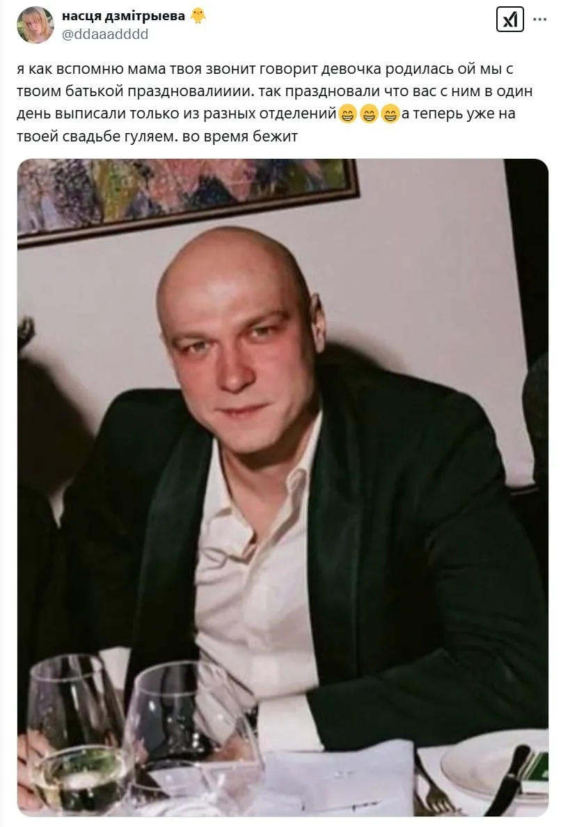 Мем с Юрой Борисовым за столом