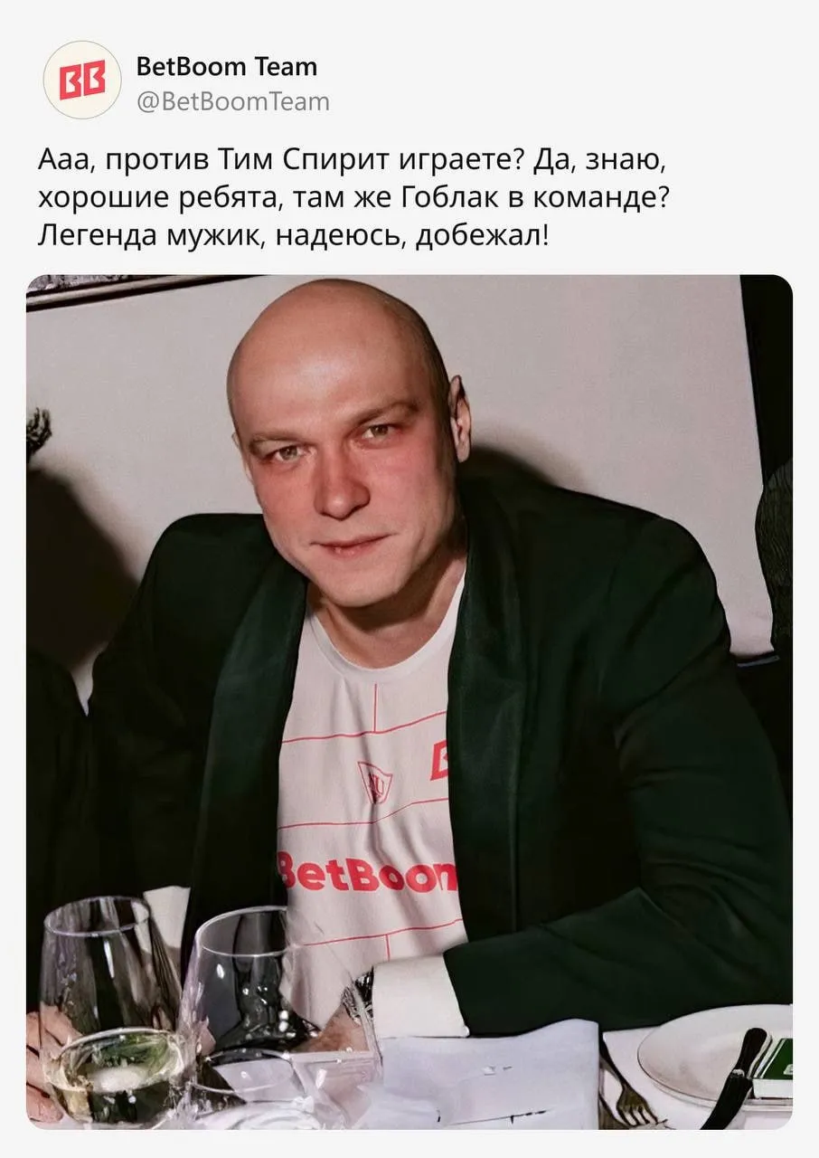 Мем с Юрой Борисовым за столом