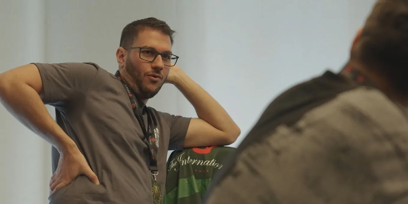 Фелипе Astini Астини поддержал наставника HEROIC в социальных сетях