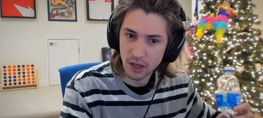 XQc о LoL: забаньте игру, а еще компьютеры с мониторами