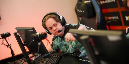 XiELO и nota попали в топ-10 самых перспективных игроков по версии HLTV
