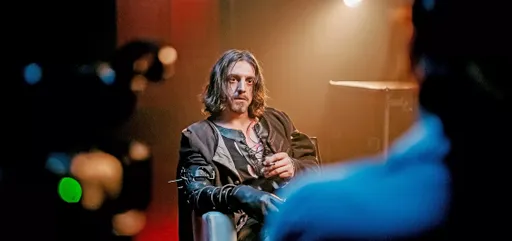 На странице сериала «Король и Шут» в «Кинопоиске» можно приобрести мерч
