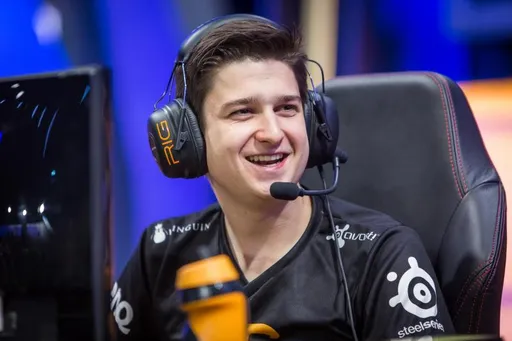Рекордсмен в LoL принял решение завершить карьеру игрока