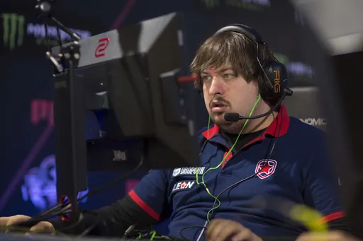 Состав Dosia прошёл в закрытые отборочные к Dell Gaming League Season 2