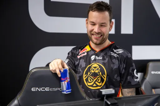 Allu начал поиски новой команды в CS:GO