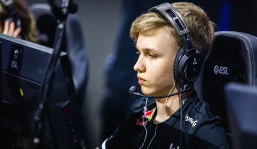 M0NESY завершил матч против NaVi на IEM Katowice 2022 с рейтингом 1,17