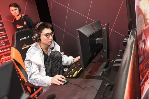 Керри Invictus Gaming заразился коронавирусом перед стартом TI10
