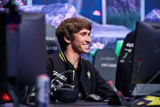 B8 прошла в верхнюю сетку плей-офф на Dota 2 Champions League Season 4