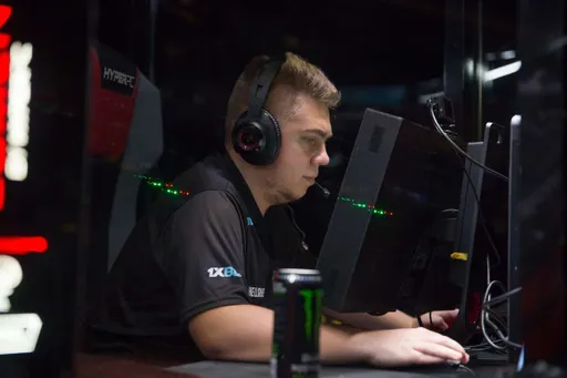 Bondik уладил финансовый вопрос с Winstrike Team