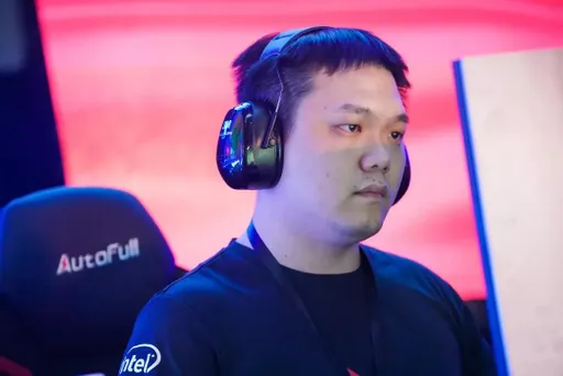 Fly100% стал чемпионом Smile Cup по Warcraft III