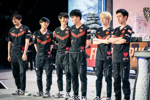 Игрока состава FPX Esports по LoL забанили за договорные матчи