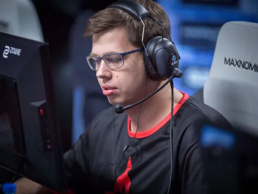 Аналитик FaZe: NaVi и Virtus.pro могут выдать что-то вообще неожиданное посреди матча
