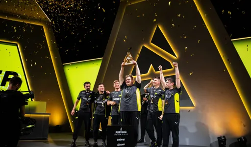 За финалом BLAST между NaVi и Gambit в пике следило 727 тысяч зрителей