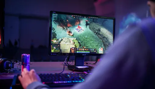 Профессиональный игрок в Dota 2 завершил карьеру, чтобы найти девушку