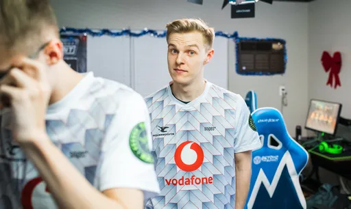NaToSaphiX покинул команду flusha и suNny