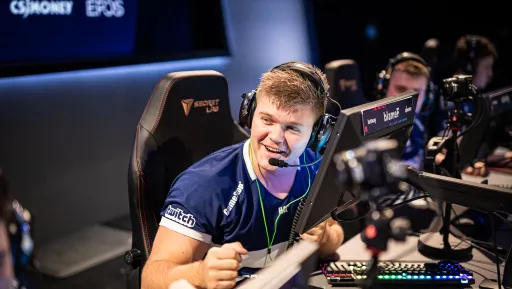 Complexity cразится с Gambit в полуфинале BLAST Premier: Spring Finals 2021