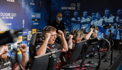 Игроки FaZe потроллили s1mple после поражений на BLAST