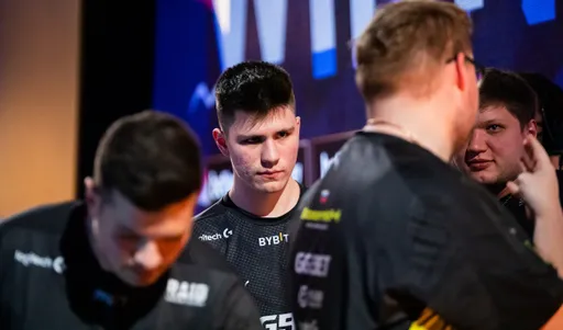 B1t: мне не нравится играть на FPL, потому что там люди реально носятся