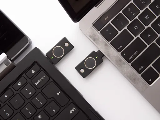 YubiKey Bio — карманный ключ авторизации с датчиком отпечатка пальца