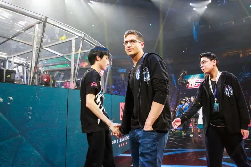 Fly может присоединиться к составу TSM по Dota 2 в качестве тренера