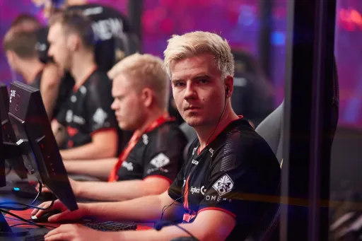 Игрок поставил 25 тысяч рублей на победу EG над Astralis