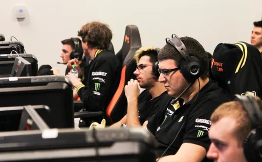 HellRaisers, PuckChamp и Team Empire сыграют в третьем сезоне D2CL 2021