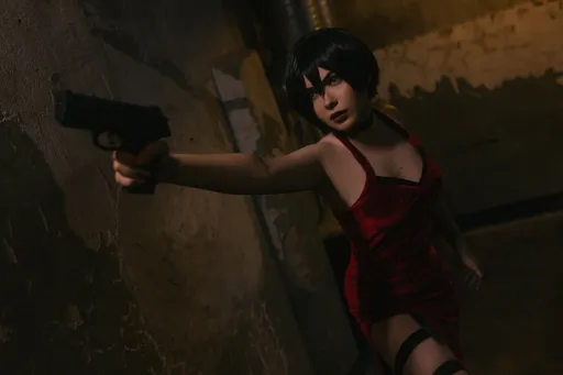 Косплей на Аду Вонг из серии игр Resident Evil