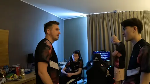 Antares: когда я играл на Rubick, то брал пример с ALOHADANCE. Потом уже подсел на Save-