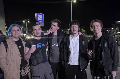 «Найдите Larl на фото» – Team Spirit отправилась на место проведения The International 2025