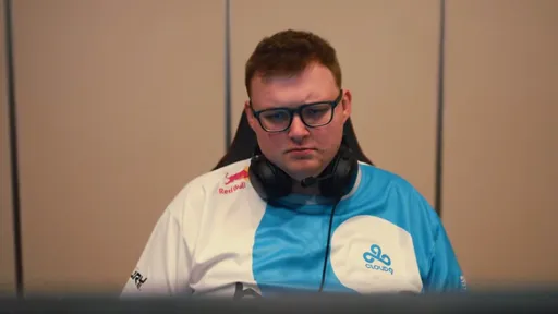Cloud9 выпустила новогодний кавер Boombl4 на песню All I Want For Christmas