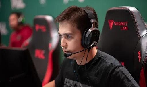 Virtus.pro и ENCE заработали первые победы на PGL Major Antwerp 2022