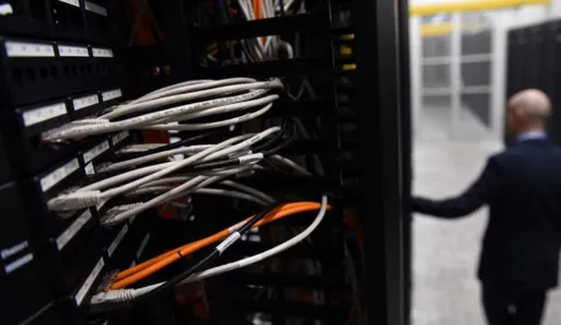 Пользователи сообщили о масштабном сбое у операторов связи и в интернете