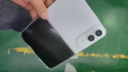 Три экрана и двойная камера: дизайн первого складного iPhone слили в сеть