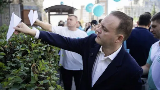 У посольства Франции прошла мирная акция в поддержку Павла Дурова*