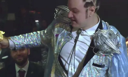 5opka во второй раз забрал награду человек-мем года на премии SLAY