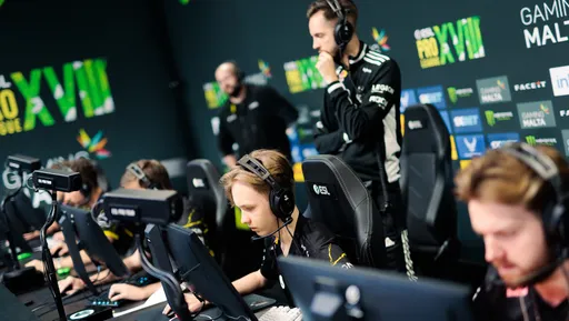 M0NESY рассказал, что Valve нужно исправить в CS2 перед LAN-турнирами