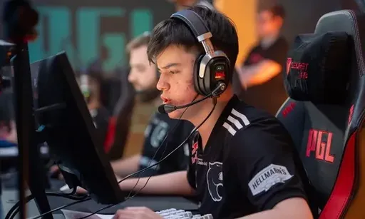 Molodoy представил идеальную CS: стрельба из CS2, движения из CS:GO