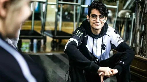 Team Liquid одержала первую победу на EWC 2025