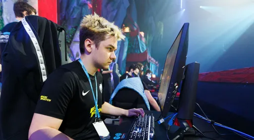Team Spirit разгромила Fnatic в группе B на ESL One Stockholm 2022